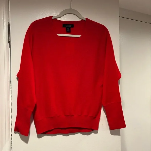 Red Cashmere Tahari Sweater Size Small. New With Tags - Picture 1 of 12